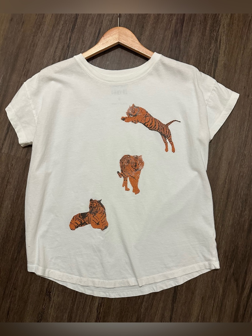 Vintage Canvas Tiger Tee in White. Size M